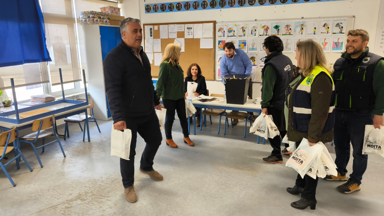 Junta de Freguesia fornece pequeno kit aos membros das mesas de voto